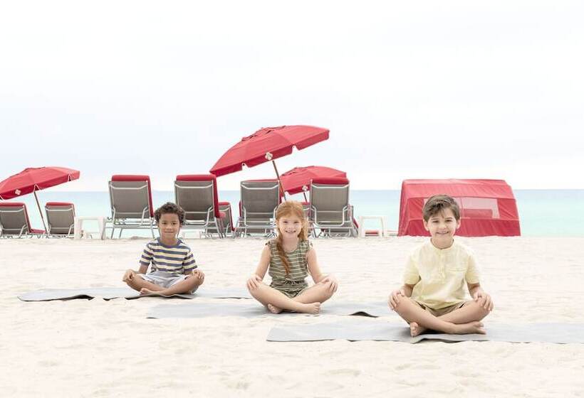 Hotel Acqualina Resort And Residences