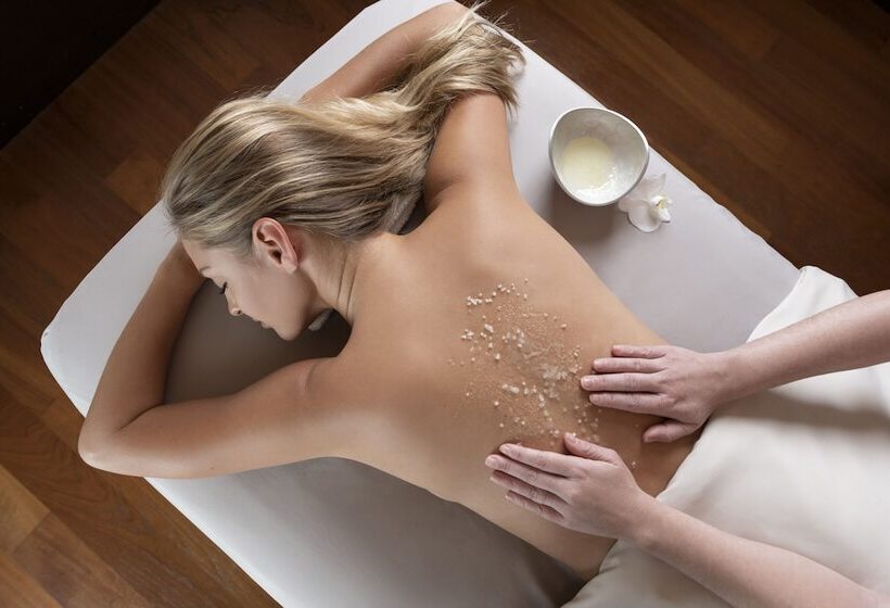 Hotel Acqualina Resort And Residences