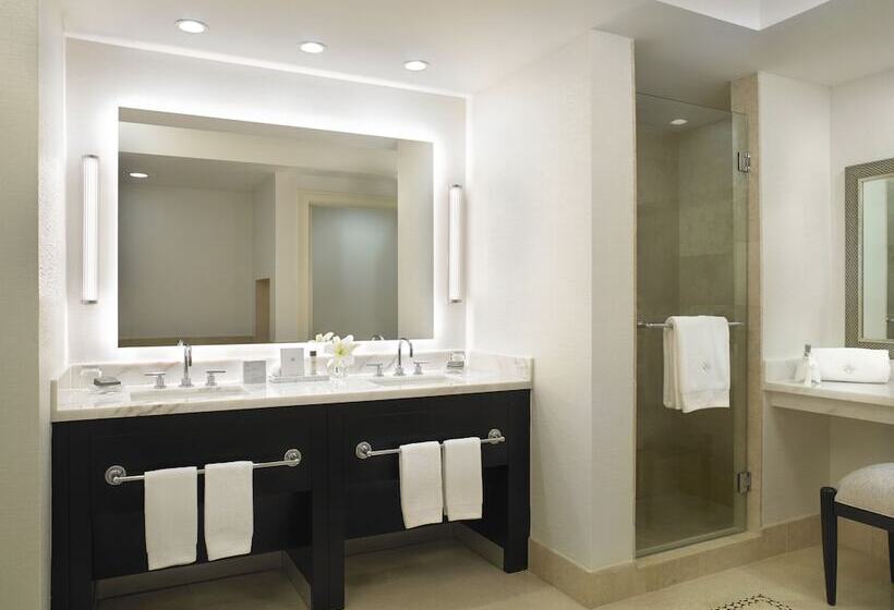 Hotel Acqualina Resort And Residences