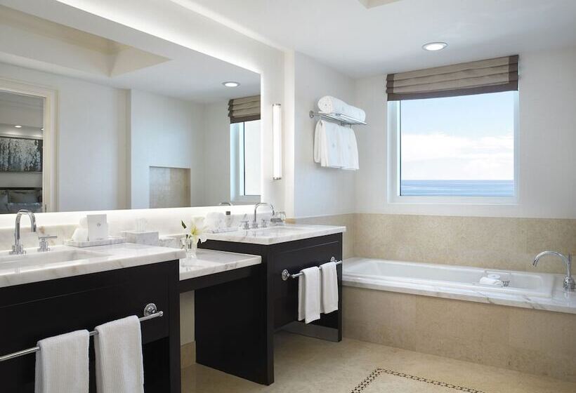 Hotel Acqualina Resort And Residences