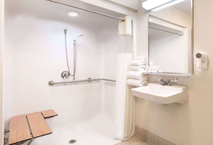 هتل Baymont By Wyndham Columbus/rickenbacker