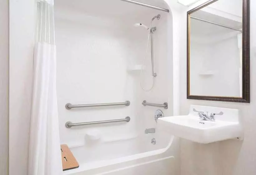 Отель Baymont By Wyndham Marshfield