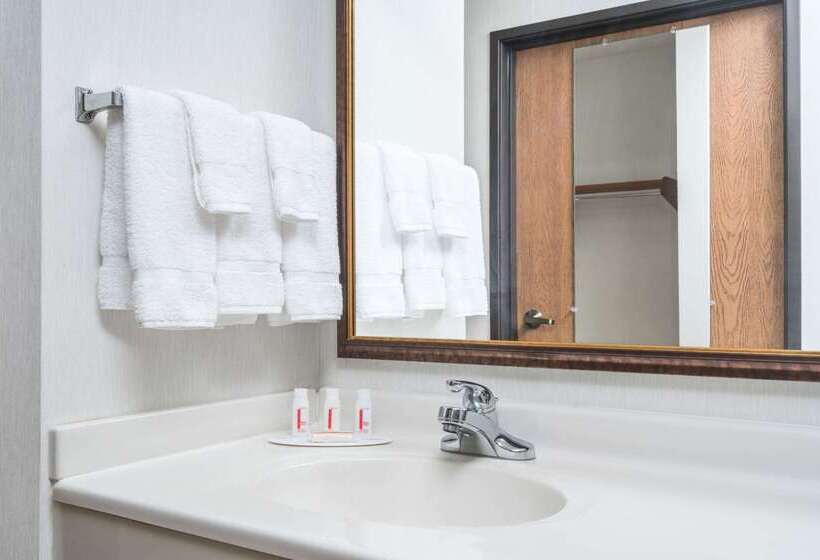 فندق Baymont By Wyndham Marshfield