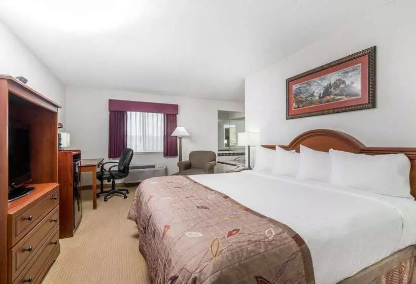 Отель Baymont By Wyndham Marshfield