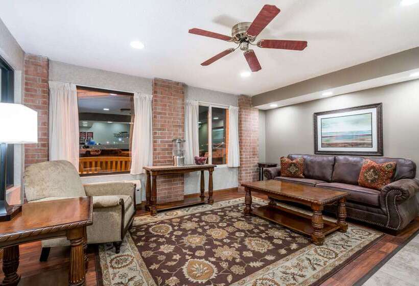 فندق Baymont By Wyndham Marshfield