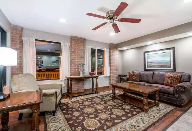 Отель Baymont By Wyndham Marshfield