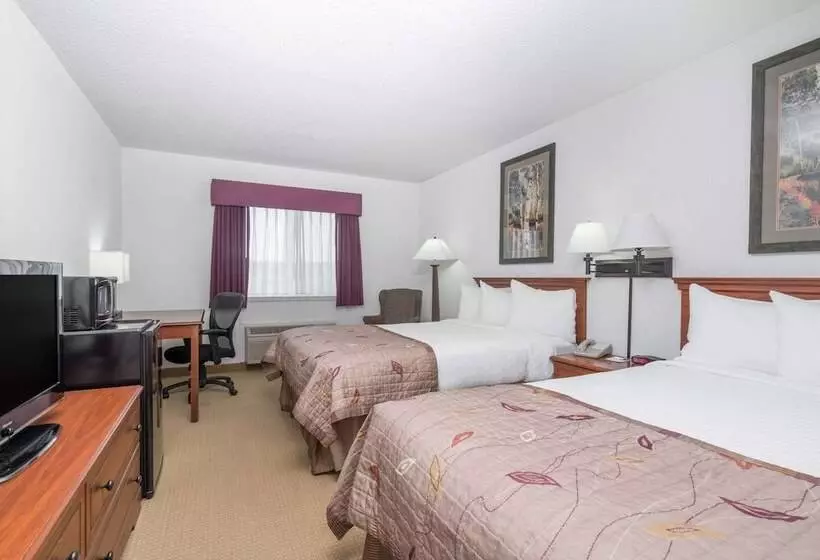 Отель Baymont By Wyndham Marshfield