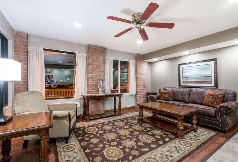 فندق Baymont By Wyndham Marshfield