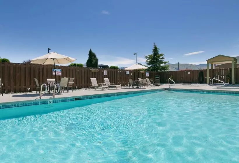 בית מלון כפרי Best Western Chieftain Inn