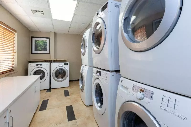 هتل Candlewood Suites West Springfield, An Ihg