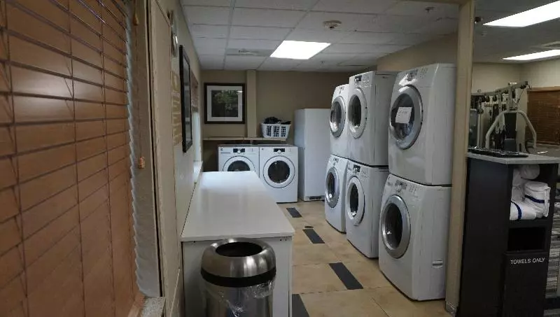 هتل Candlewood Suites West Springfield, An Ihg