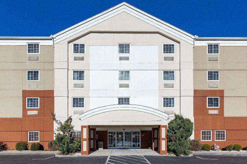 Отель Candlewood Suites West Springfield, An Ihg