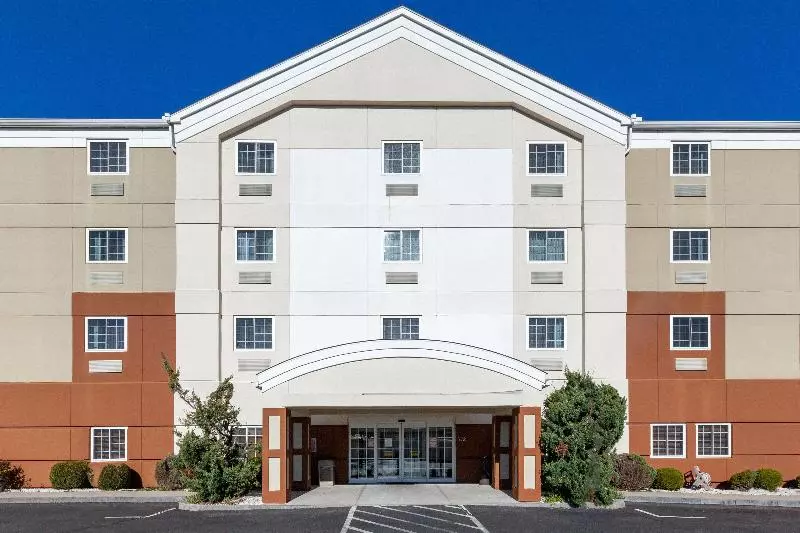 هتل Candlewood Suites West Springfield, An Ihg