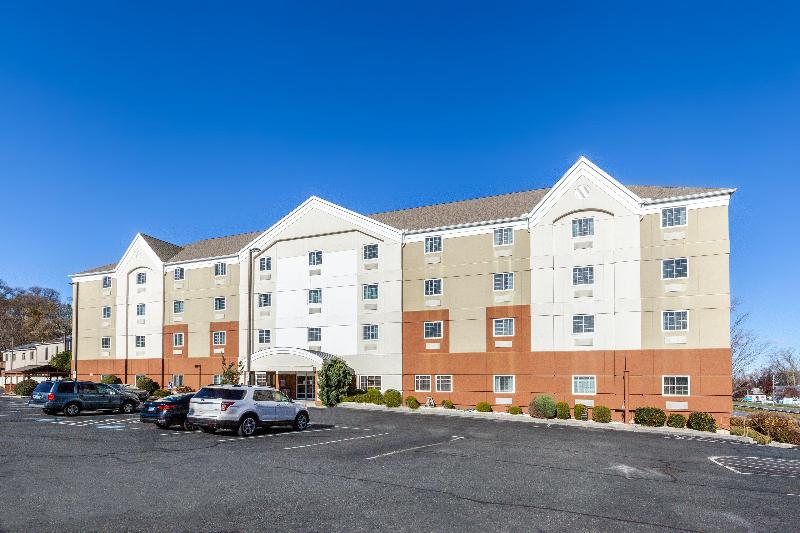 Отель Candlewood Suites West Springfield, An Ihg