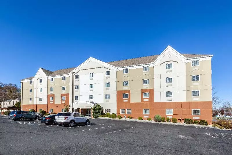هتل Candlewood Suites West Springfield, An Ihg
