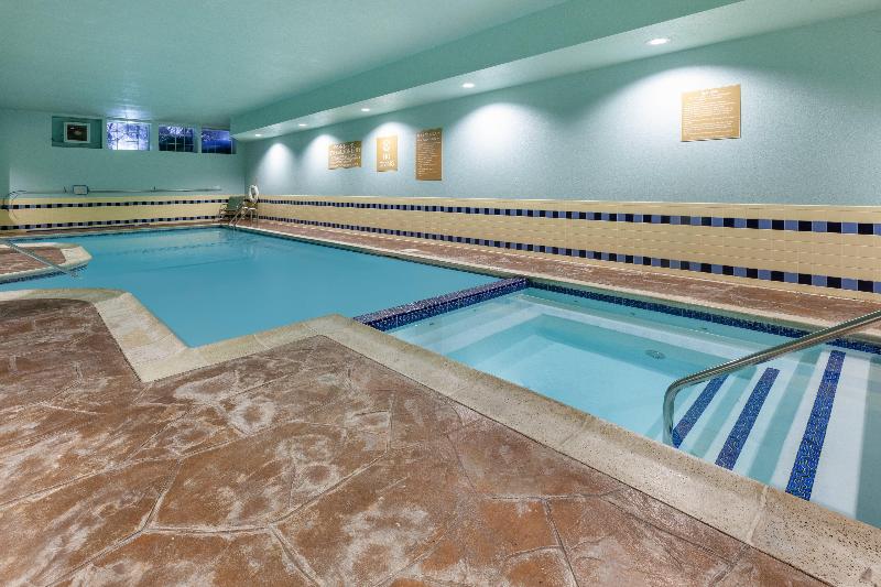 Отель Candlewood Suites West Springfield, An Ihg