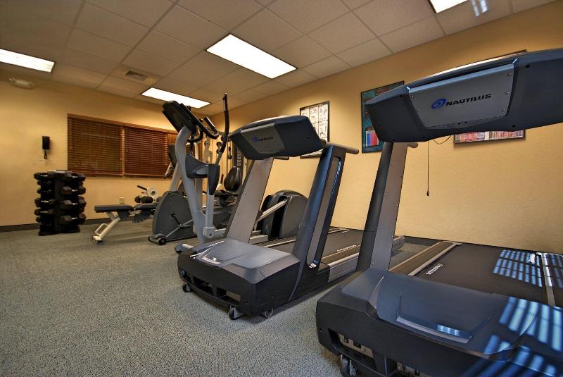 Отель Candlewood Suites West Springfield, An Ihg