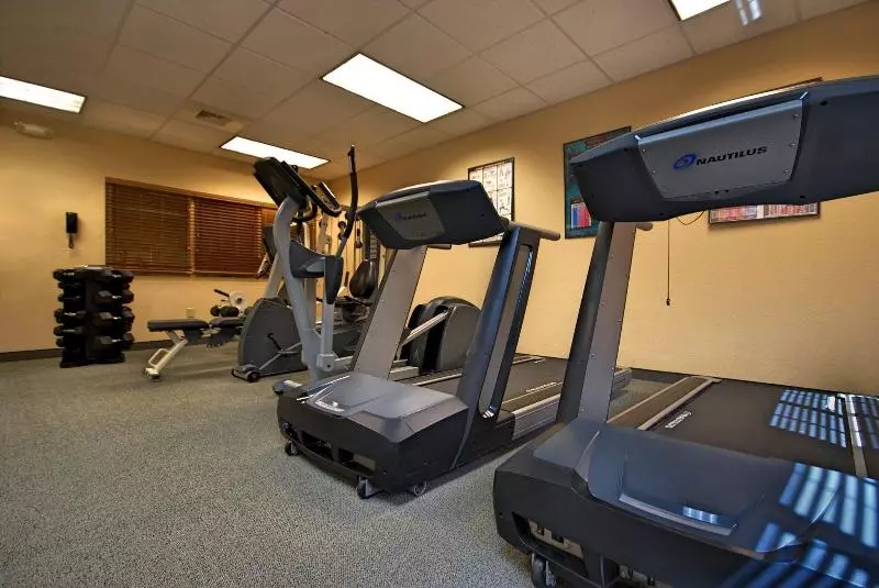 هتل Candlewood Suites West Springfield, An Ihg