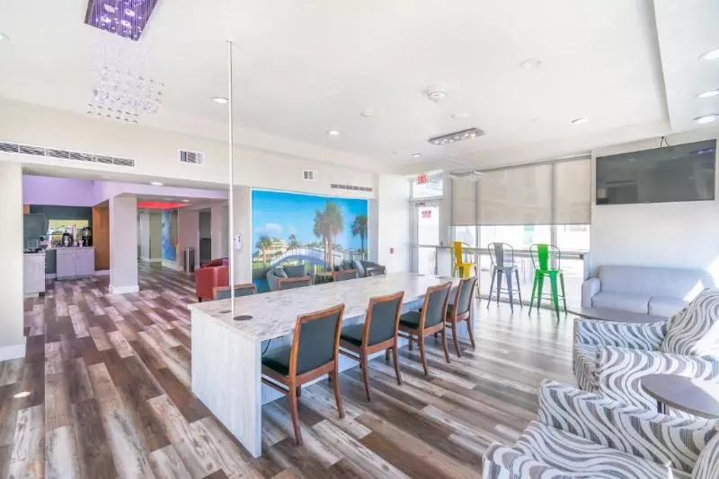 Hotel Clarion Pointe Galveston Seawall