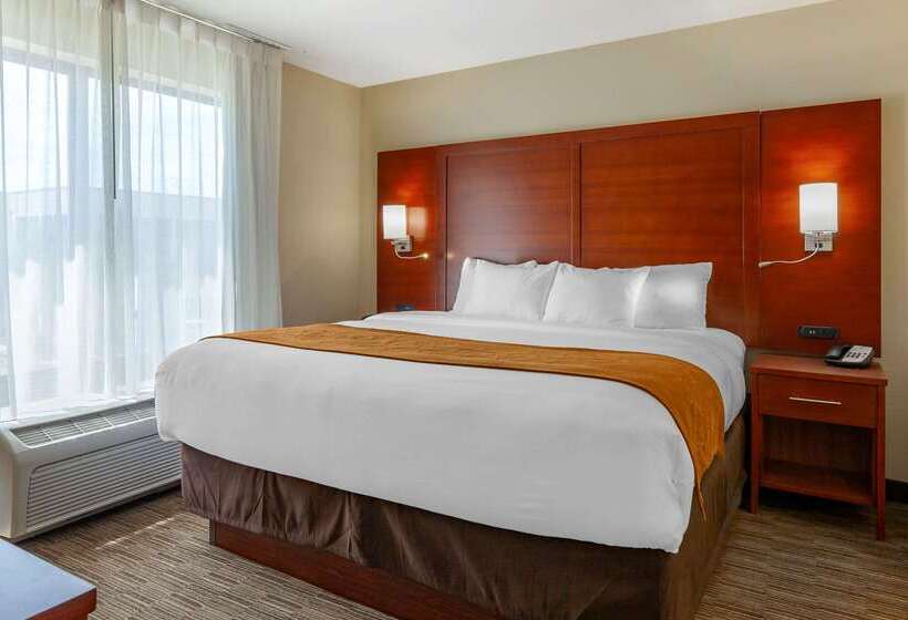 Отель Comfort Suites