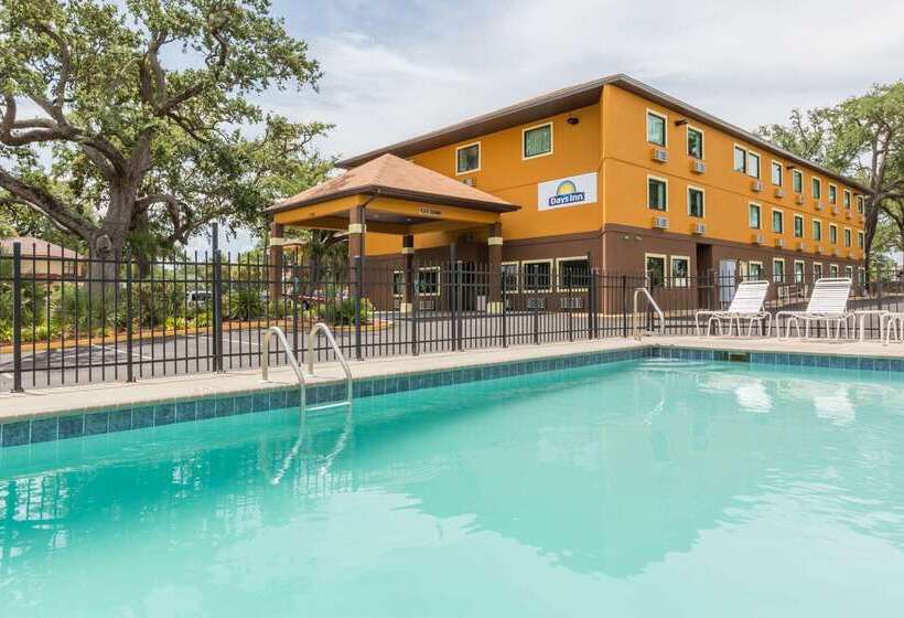 בית מלון כפרי Days Inn Biloxi Beach