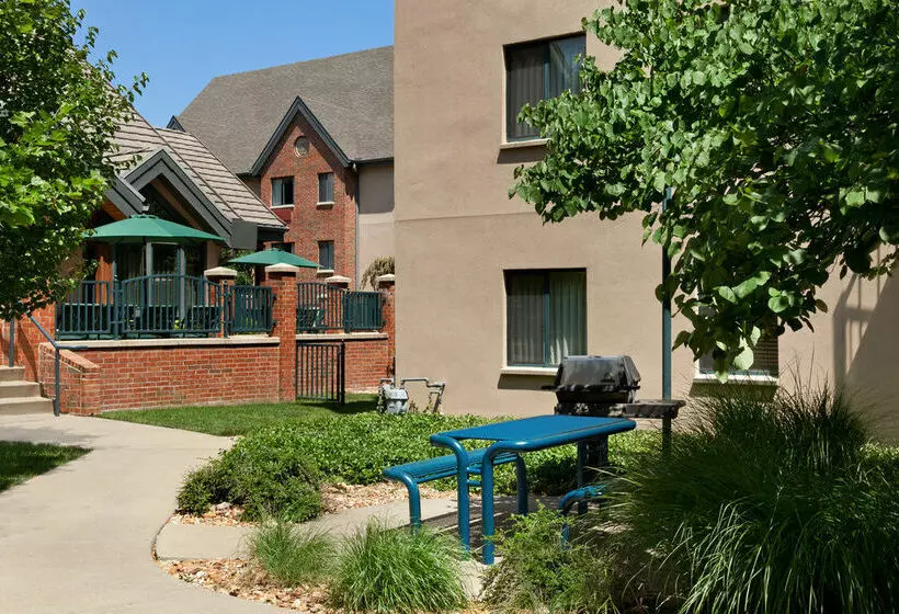 Отель Hawthorn Suites By Wyndham Overland Park