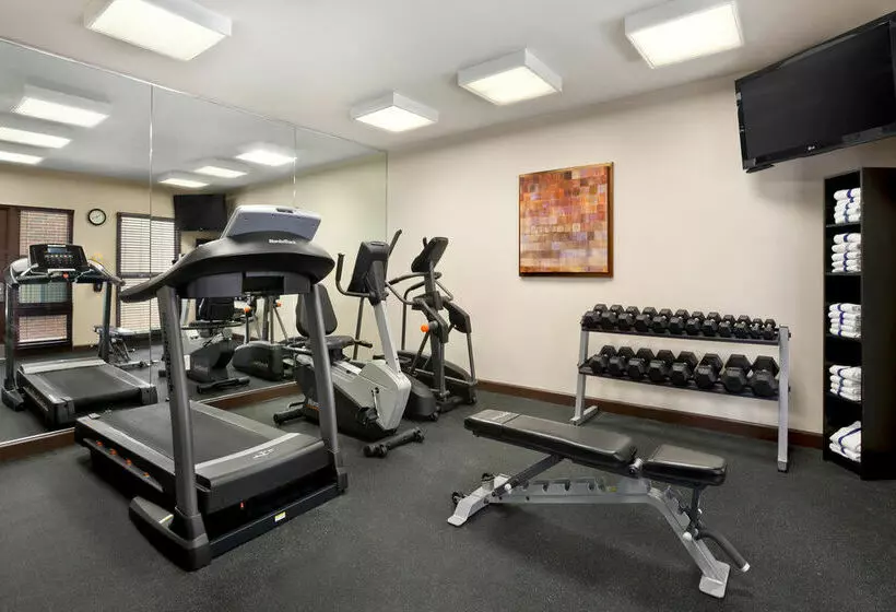 Отель Hawthorn Suites By Wyndham Overland Park