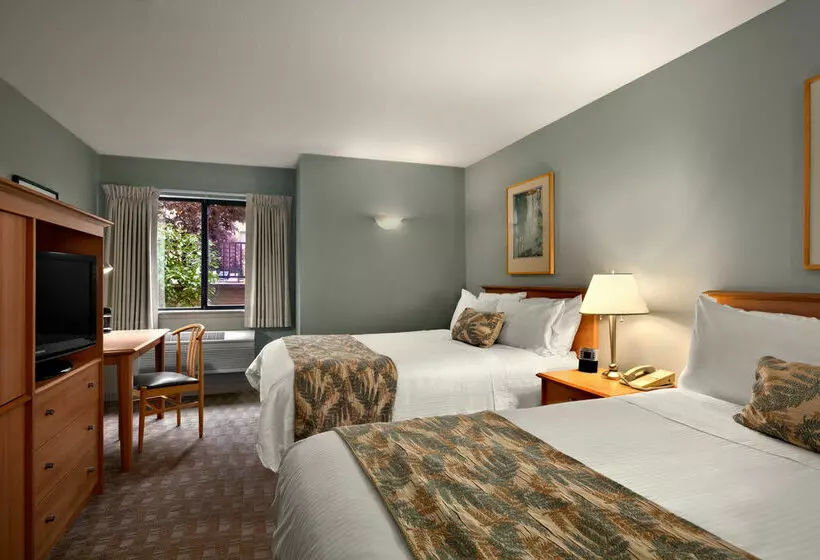 Отель Hawthorn Suites By Wyndham Overland Park