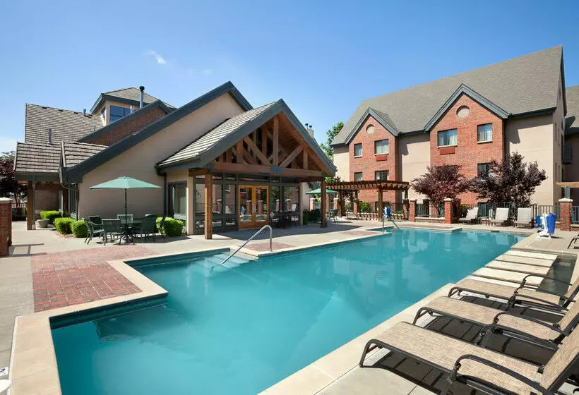 Отель Hawthorn Suites By Wyndham Overland Park