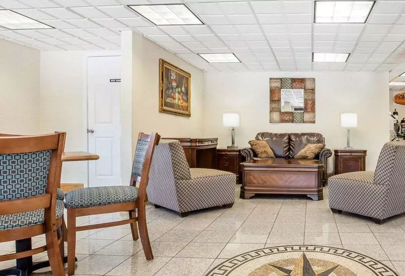 هتل Quality Inn