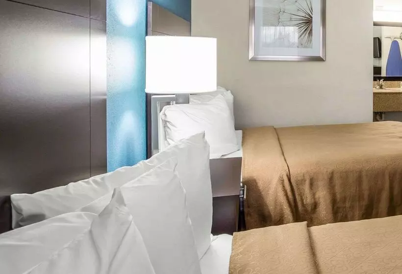 هتل Quality Inn