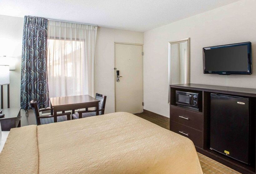 فندق Quality Inn