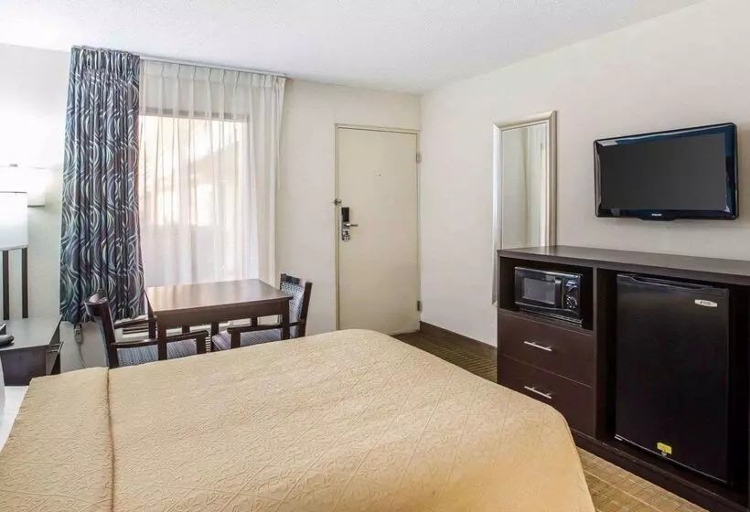 هتل Quality Inn
