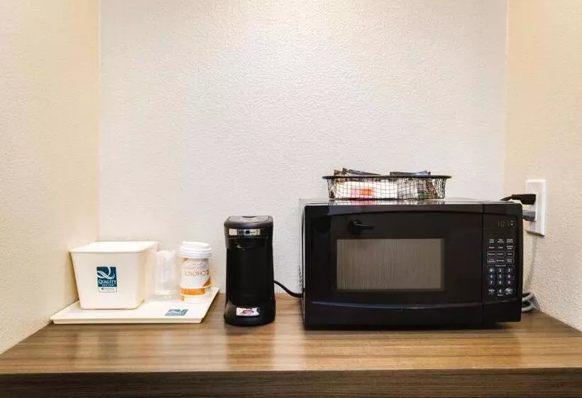 בית מלון כפרי Quality Suites Houston Hobby Airport