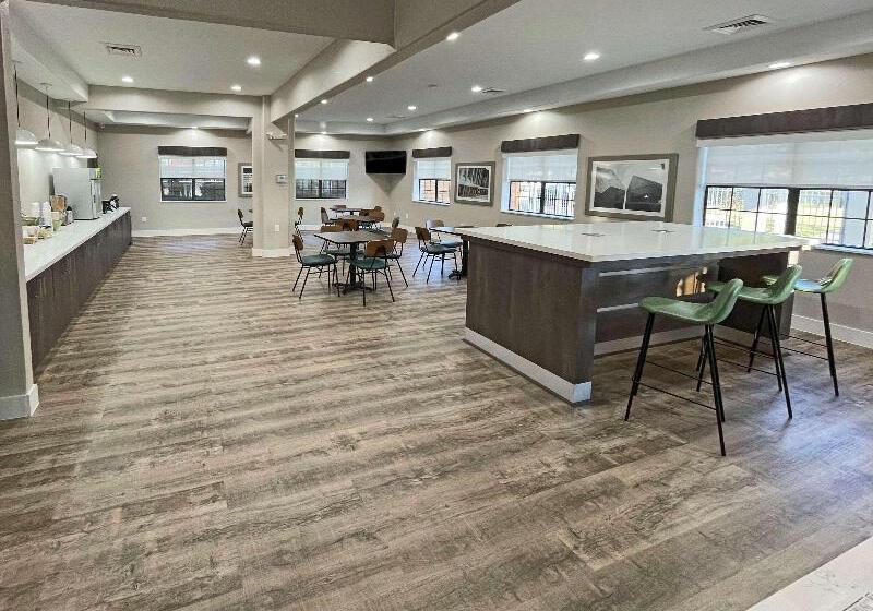 هتل Quality Suites Houston Hobby Airport