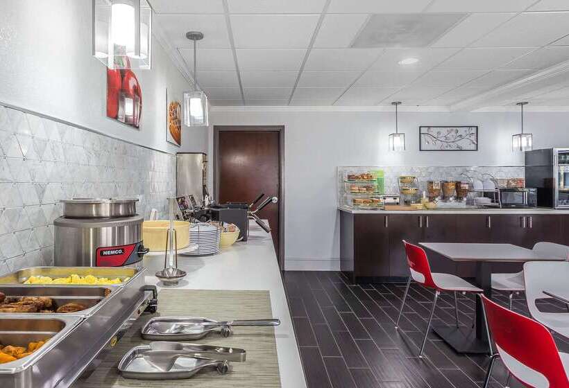 Отель Quality Suites Pineville  Charlotte