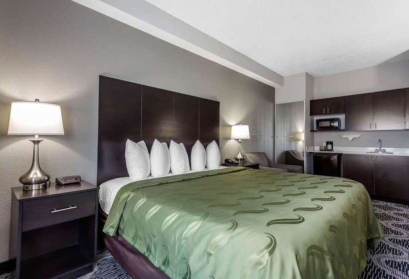 Отель Quality Suites Pineville  Charlotte