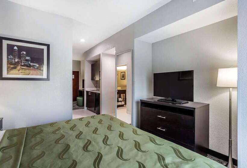 Отель Quality Suites Pineville  Charlotte