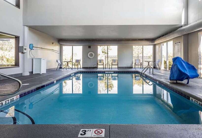 Отель Quality Suites Pineville  Charlotte