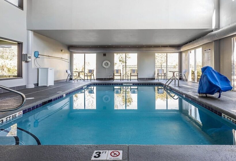 Отель Quality Suites Pineville  Charlotte