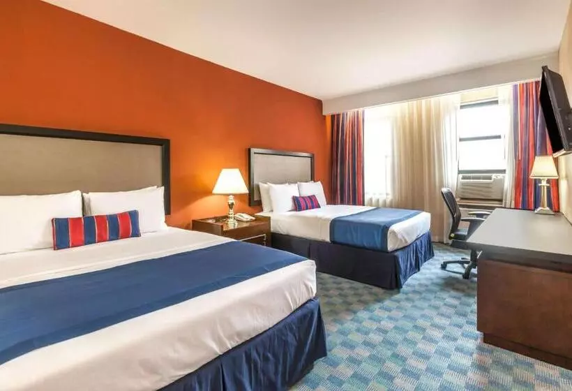 בית מלון כפרי Ramada By Wyndham Jersey City