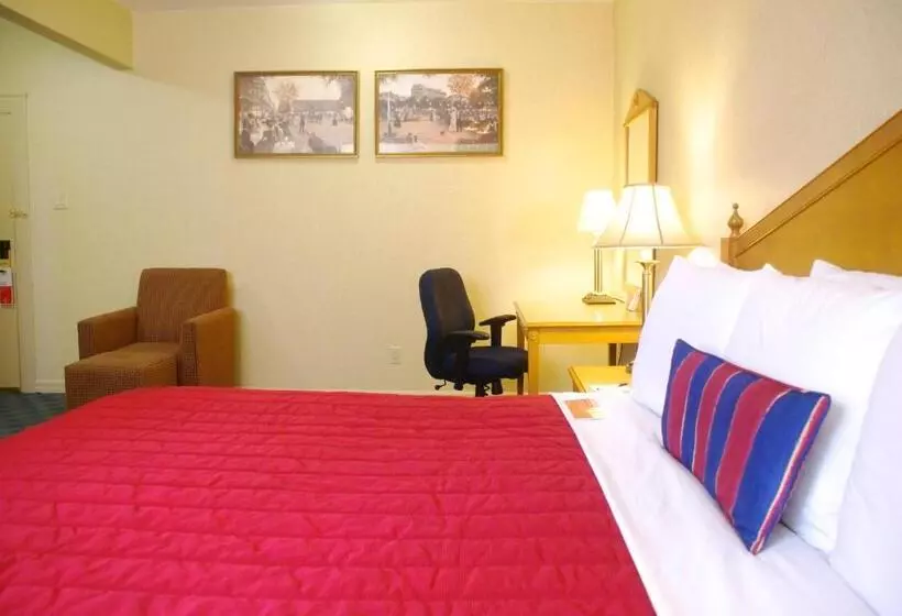 בית מלון כפרי Ramada By Wyndham Jersey City