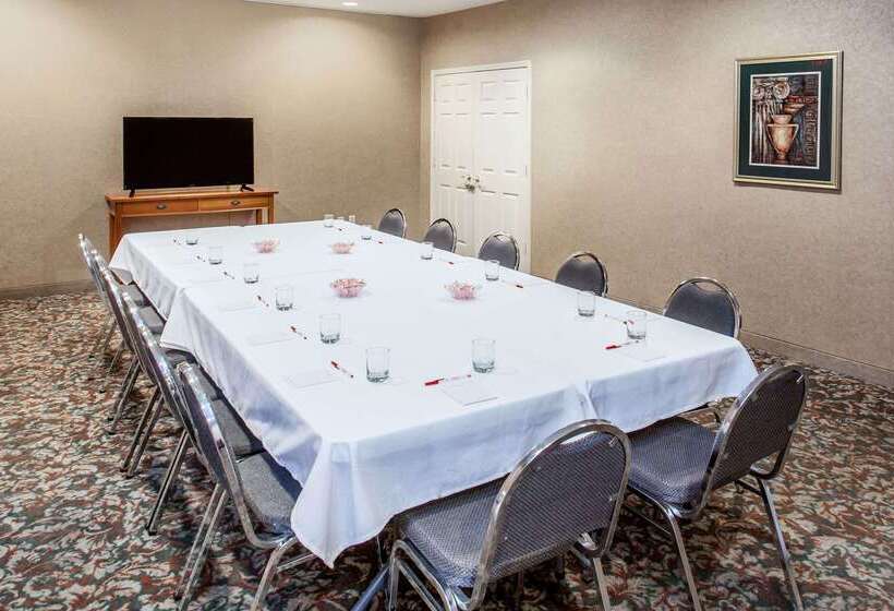 Otel Ramada By Wyndham Sparta/at Speedway