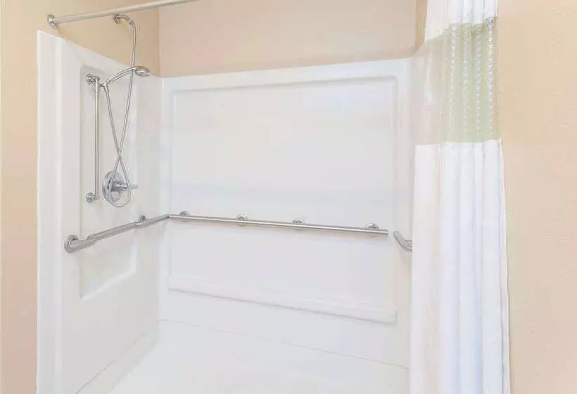 Hotelli Ramada By Wyndham Sparta/at Speedway