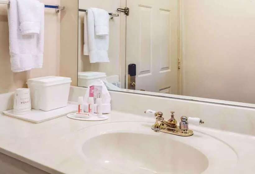 Hotelli Ramada By Wyndham Sparta/at Speedway