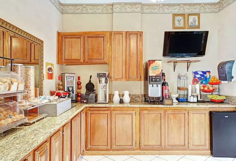 호텔 Ramada By Wyndham Redondo Beach