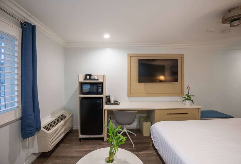 בית מלון כפרי Ramada By Wyndham Redondo Beach