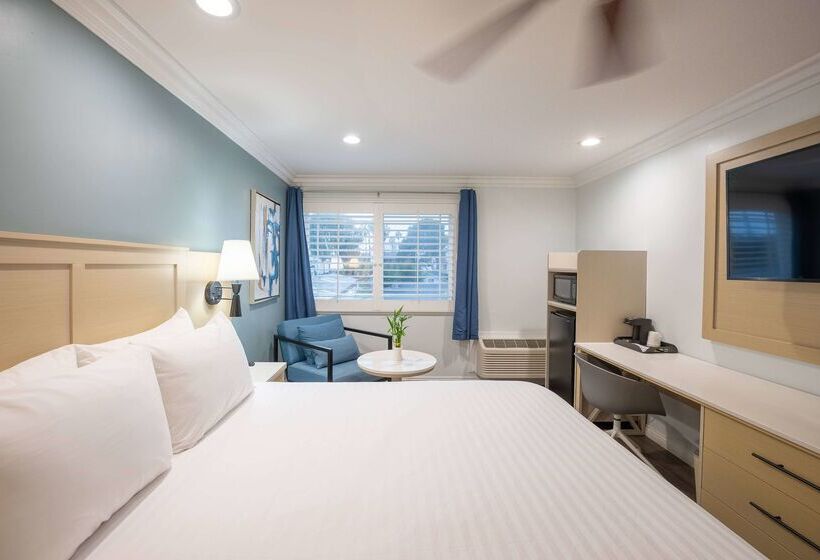 בית מלון כפרי Ramada By Wyndham Redondo Beach