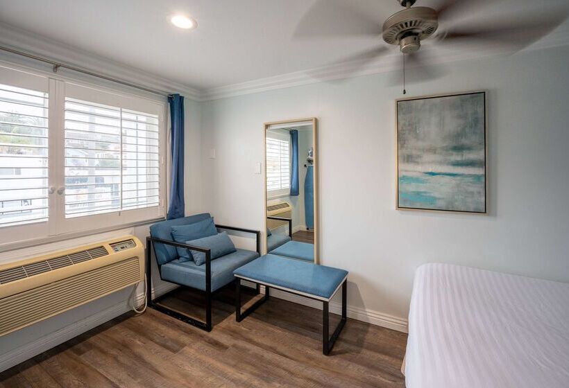 בית מלון כפרי Ramada By Wyndham Redondo Beach