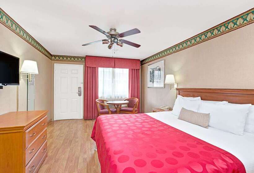 בית מלון כפרי Ramada By Wyndham Redondo Beach